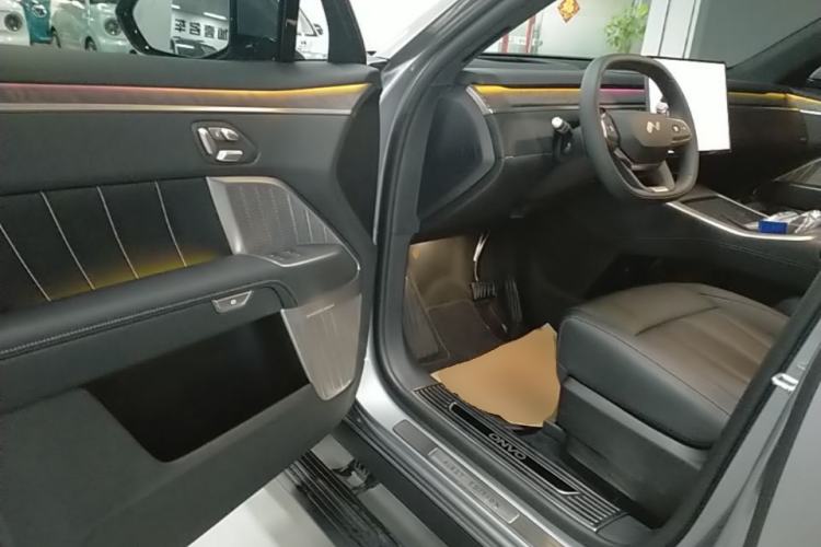 Used ONVO Luxeed L90 2025 Model—Max Six-Seater Version Driver Seat