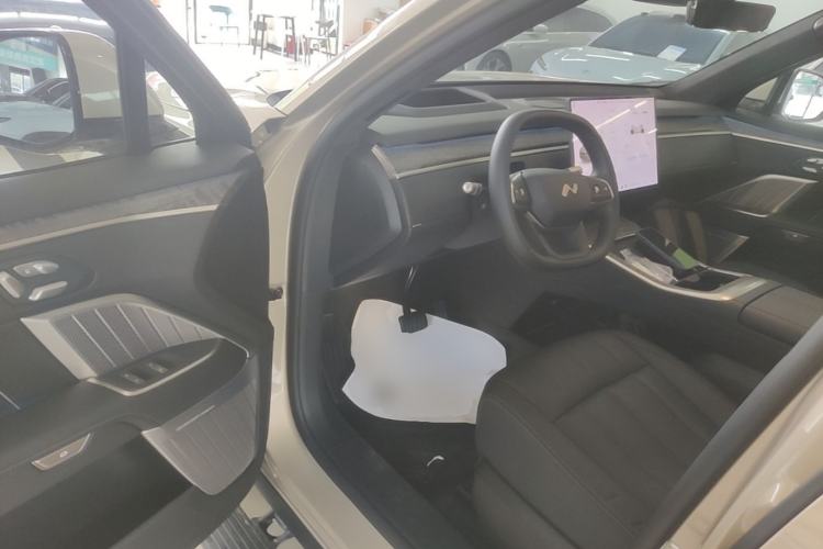 Used ONVO Luxeed L90 2025 Model—Ultra Six-Seater Version Driver Seat