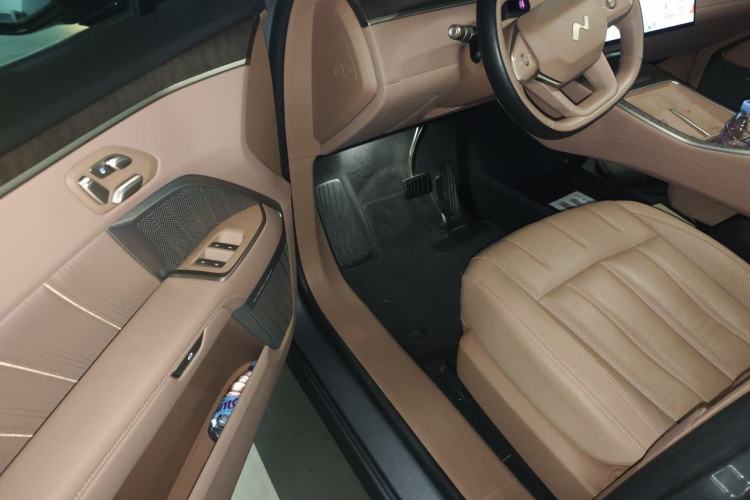 Used ONVO Luxeed L90 2025 Model—Black Knight Special Edition—Six-Seater Driver Seat