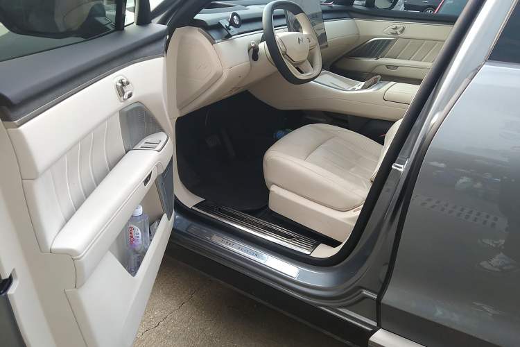 Used ONVO Luxeed L90 2025 Model—Max Six-Seater Version Driver Seat