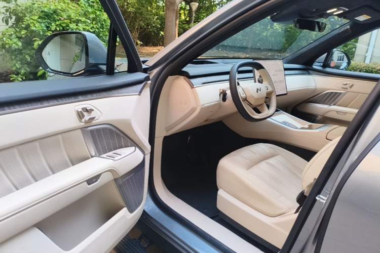 Used ONVO Luxeed L90 2025 Model—Ultra Six-Seater Version Driver Seat