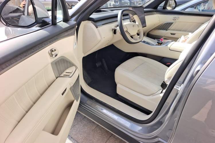 Used ONVO Luxeed L90 2025 Model—Ultra Six-Seater Version Driver Seat