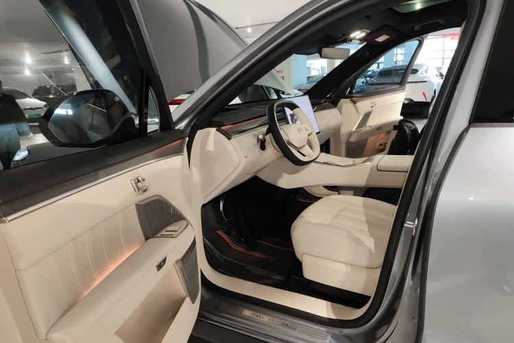Used ONVO Luxeed L90 2025 Model—Max Six-Seater Version Driver Seat
