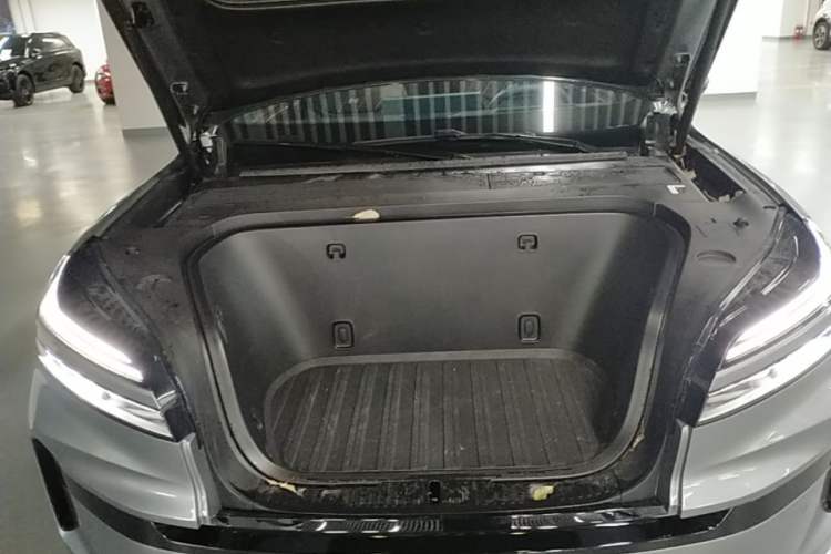 Used ONVO Luxeed L90 2025 Model—Max Six-Seater Version Engine Bay