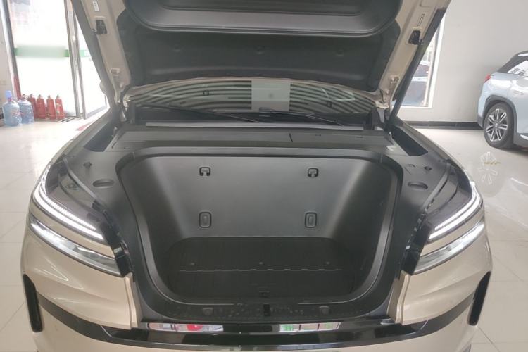 Used ONVO Luxeed L90 2025 Model—Ultra Six-Seater Version Engine Bay