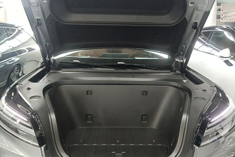 Used ONVO Luxeed L90 2025 Model—Max Six-Seater Version Engine Bay