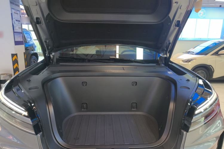 Used ONVO Luxeed L90 2025 Model—Pro Six-Seater Version Engine Bay