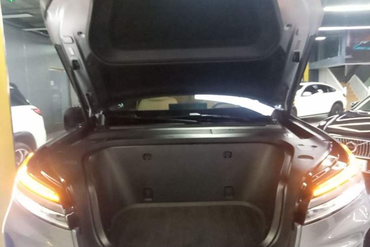 Used ONVO Luxeed L90 2025 Model Ultra Six-Seater 60-degree Battery Edition Engine Bay