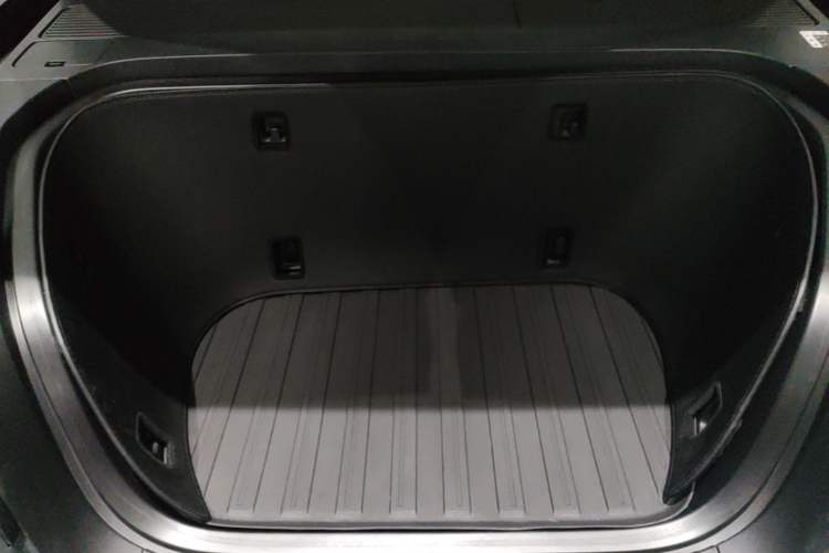 Used ONVO Luxeed L90 2025 Model—Ultra Six-Seater Version Engine Bay
