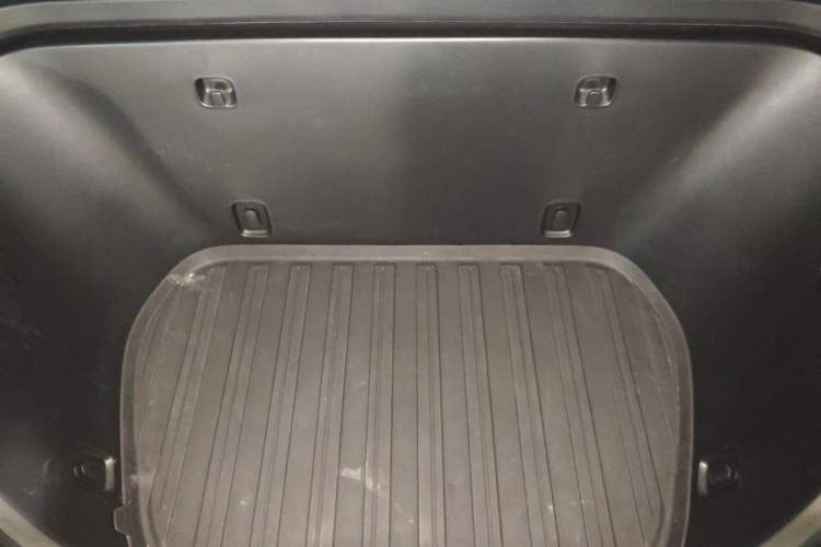 Used ONVO Luxeed L90 2025 Model—Black Knight Special Edition—Six-Seater Engine Bay