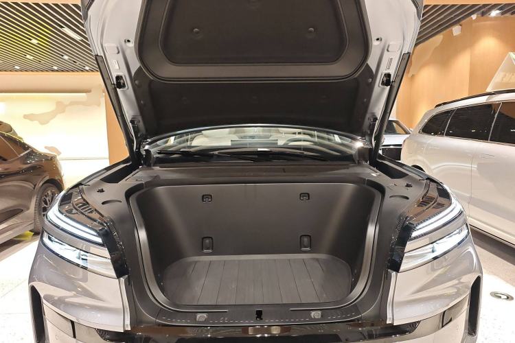 Used ONVO Luxeed L90 2025 Model—Ultra Six-Seater Version Engine Bay