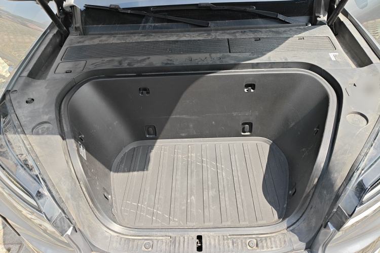 Used ONVO Luxeed L90 2025 Model—Ultra Six-Seater Version Engine Bay