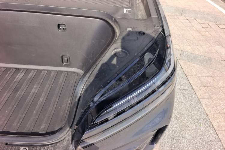 Used ONVO Luxeed L90 2025 Model—Ultra Six-Seater Version Engine Bay Left