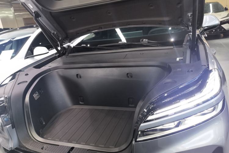 Used ONVO Luxeed L90 2025 Model—Ultra Six-Seater Version Engine Bay