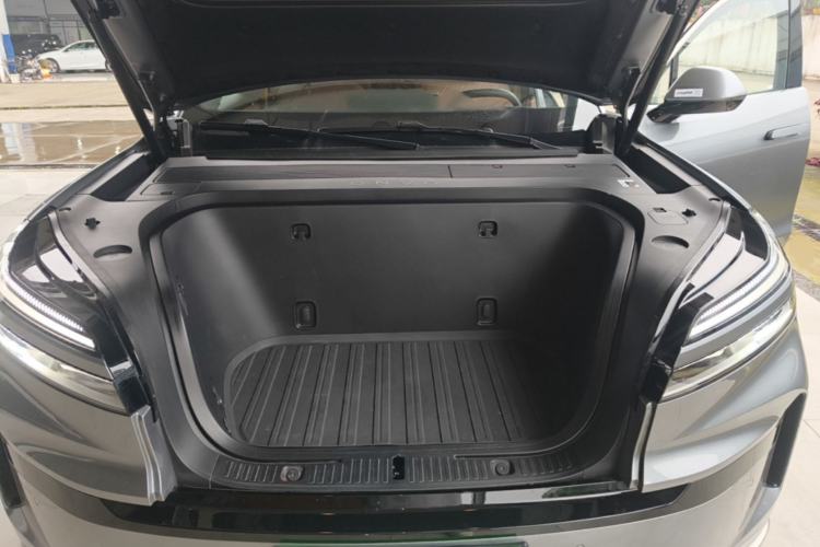 Used ONVO Luxeed L90 2025 Model—Max Six-Seater Version Engine Bay