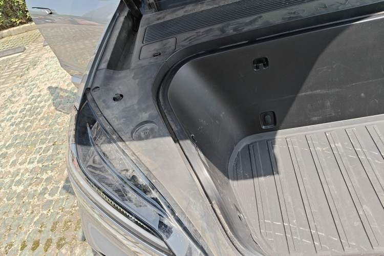 Used ONVO Luxeed L90 2025 Model—Ultra Six-Seater Version Engine Bay Right