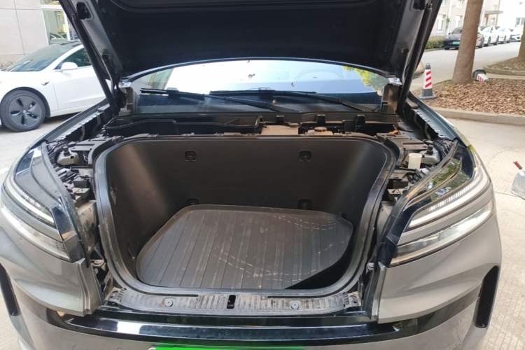 Used ONVO Luxeed L90 2025 Model—Ultra Six-Seater Version Engine Bay