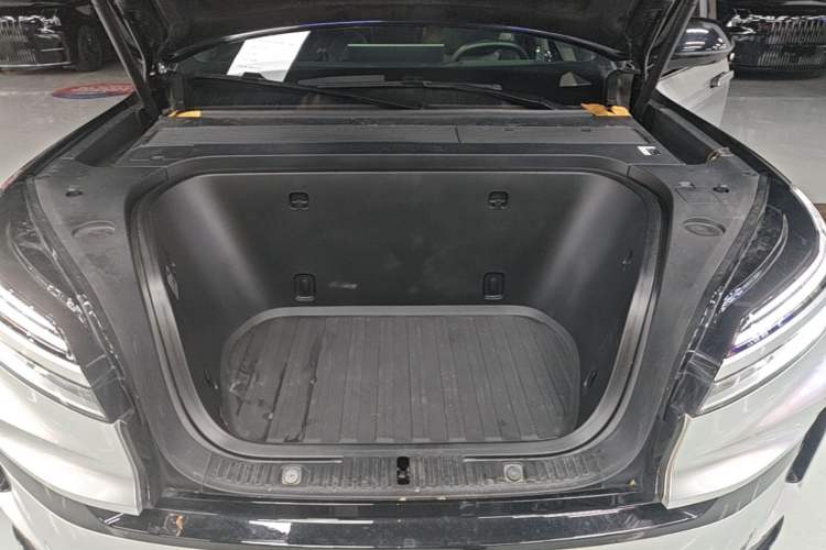 Used ONVO Luxeed L90 2025 Model—Max Six-Seater Version Engine Bay