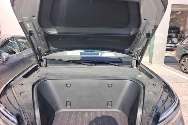 Used ONVO Luxeed L90 2025 Model—Ultra Six-Seater Version Engine Bay