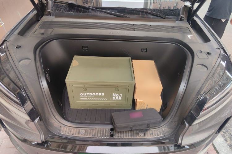 Used ONVO Luxeed L90 2025 Model—Ultra Six-Seater Version Engine Bay