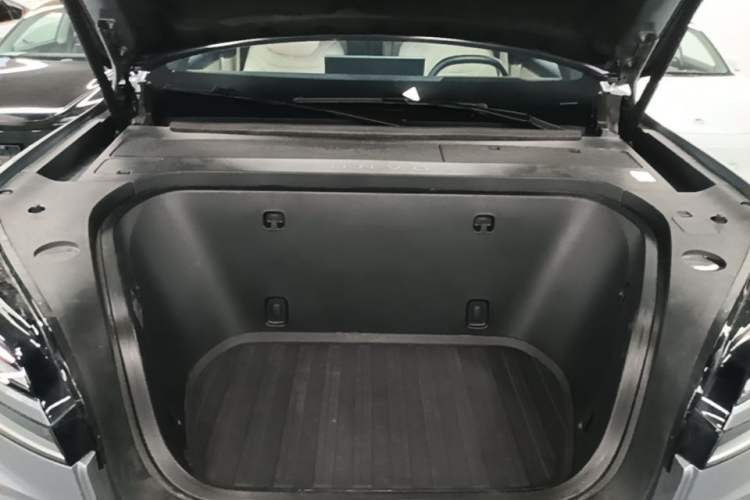 Used ONVO Luxeed L90 2025 Model—Max Six-Seater Version Engine Bay