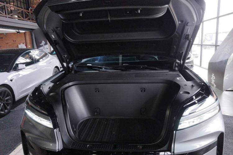 Used ONVO Luxeed L90 2025 Model—Ultra Six-Seater Version Engine Bay
