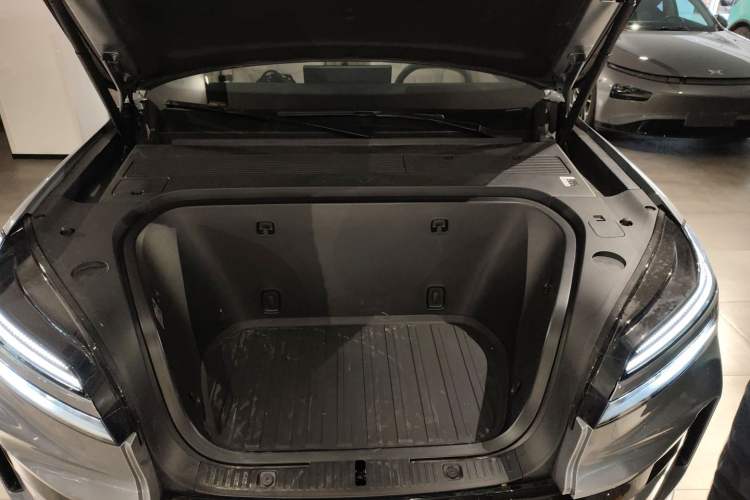 Used ONVO Luxeed L90 2025 Model—Max Six-Seater Version Engine Bay