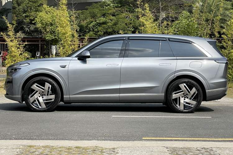 Used ONVO Luxeed L90 2025 Model—Ultra Six-Seater Version Exterior 4