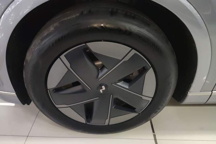 Used ONVO Luxeed L90 2025 Model—Max Six-Seater Version Exterior 4