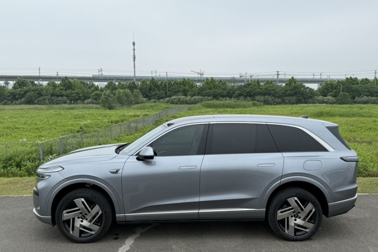 Used ONVO Luxeed L90 2025 Model—Pro Six-Seater Version Exterior 4
