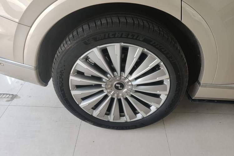 Used ONVO Luxeed L90 2025 Model—Ultra Six-Seater Version Exterior 5