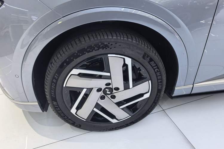 Used ONVO Luxeed L90 2025 Model—Ultra Six-Seater Version Exterior 5