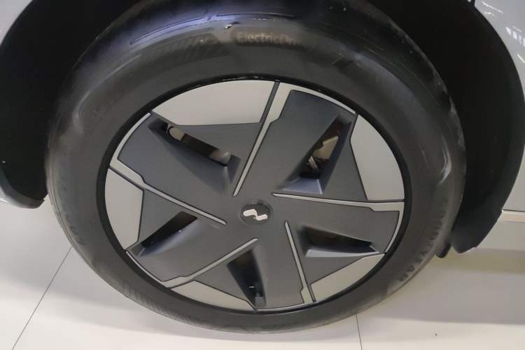Used ONVO Luxeed L90 2025 Model—Max Six-Seater Version Exterior 5