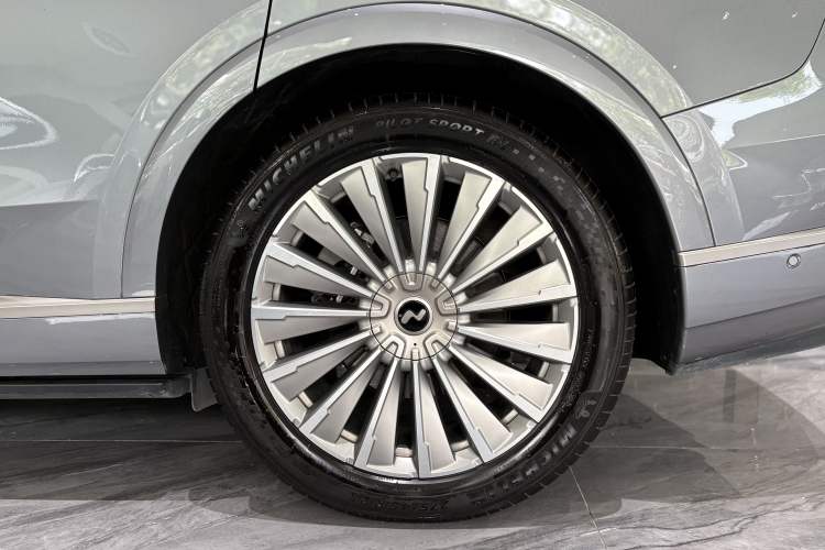 Used ONVO Luxeed L90 2025 Model—Ultra Six-Seater Version Exterior 8