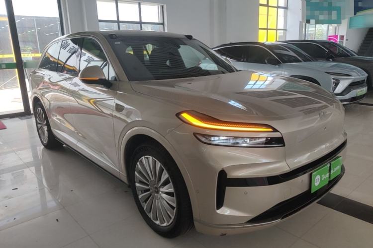 Used ONVO Luxeed L90 2025 Model—Ultra Six-Seater Version Front Right 45 Deg