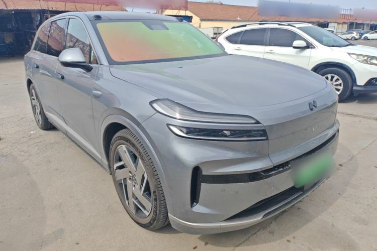 Used ONVO Luxeed L90 2025 Model—Ultra Six-Seater Version Front Right 45 Deg