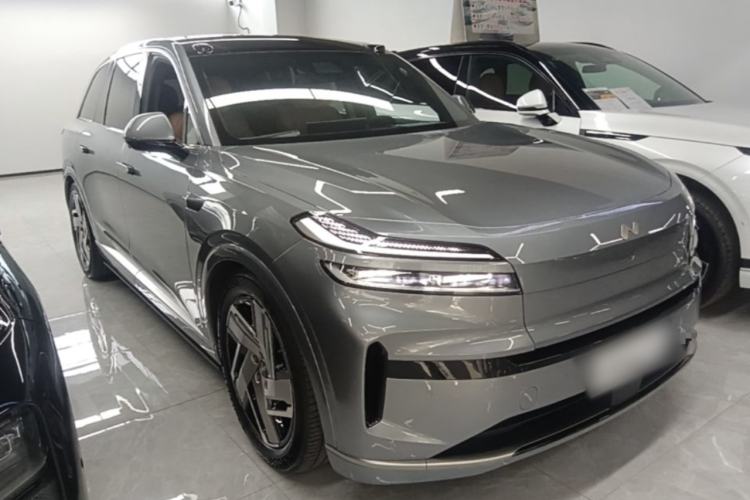Used ONVO Luxeed L90 2025 Model—Max Six-Seater Version Front Right 45 Deg
