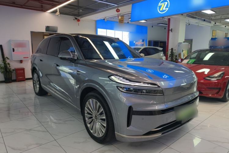 Used ONVO Luxeed L90 2025 Model—Pro Six-Seater Version Front Right 45 Deg