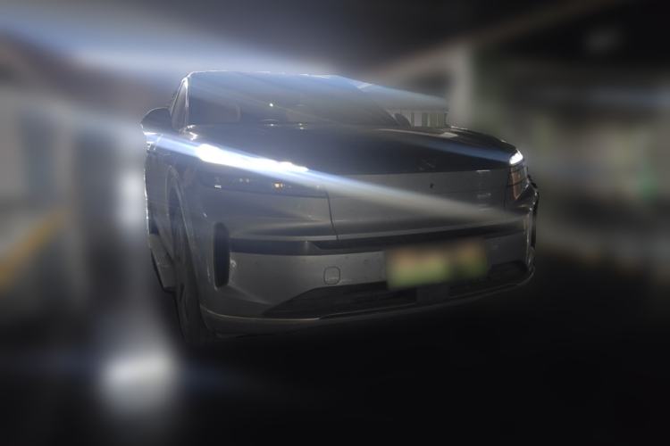 Used ONVO Luxeed L90 2025 Model—Max Six-Seater Version Front Right 45 Deg