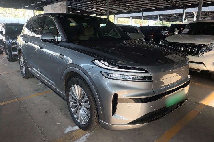 Used ONVO Luxeed L90 2025 Model—Ultra Six-Seater Version Front Right 45 Deg