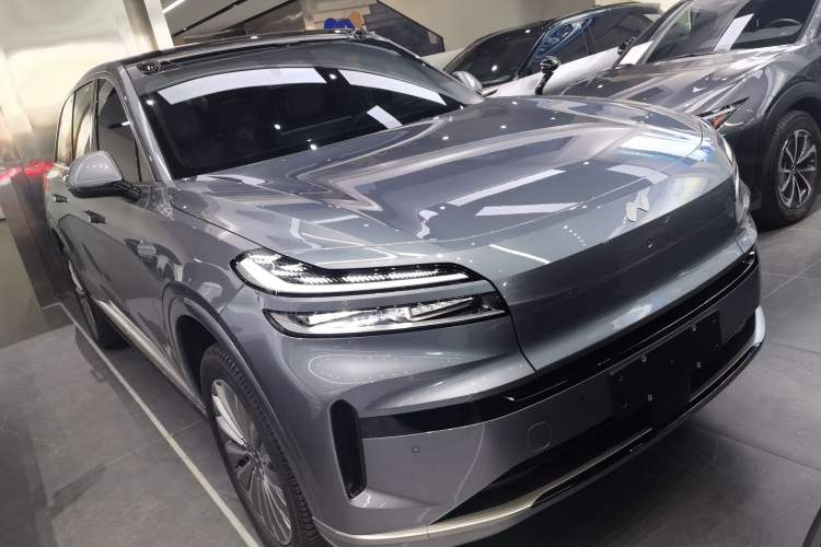 Used ONVO Luxeed L90 2025 Model—Ultra Six-Seater Version Front Right 45 Deg