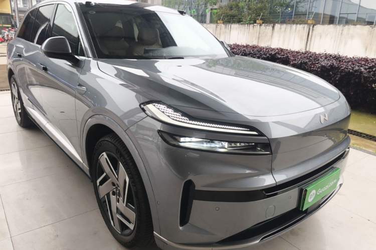 Used ONVO Luxeed L90 2025 Model—Max Six-Seater Version Front Right 45 Deg