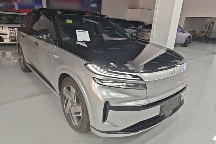 Used ONVO Luxeed L90 2025 Model—Max Six-Seater Version Front Right 45 Deg