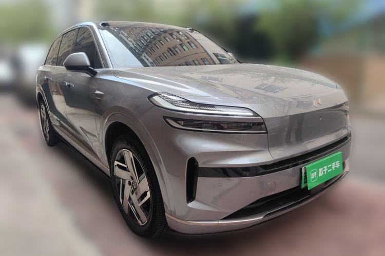 Used ONVO Luxeed L90 2025 Model—Ultra Six-Seater Version Front Right 45 Deg