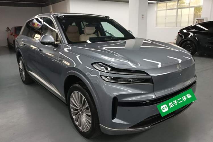 Used ONVO Luxeed L90 2025 Model—Max Six-Seater Version Front Right 45 Deg