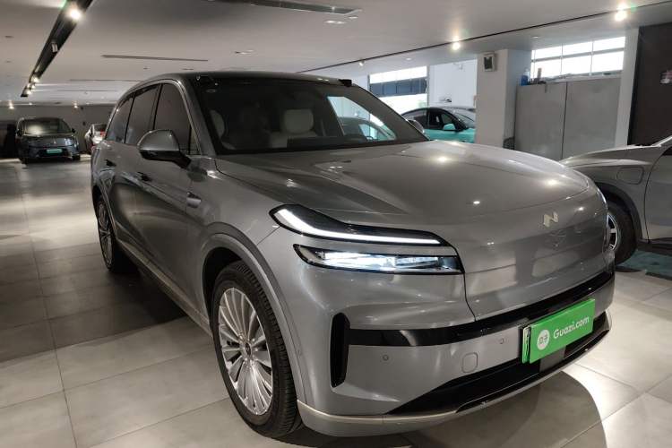 Used ONVO Luxeed L90 2025 Model—Max Six-Seater Version Front Right 45 Deg