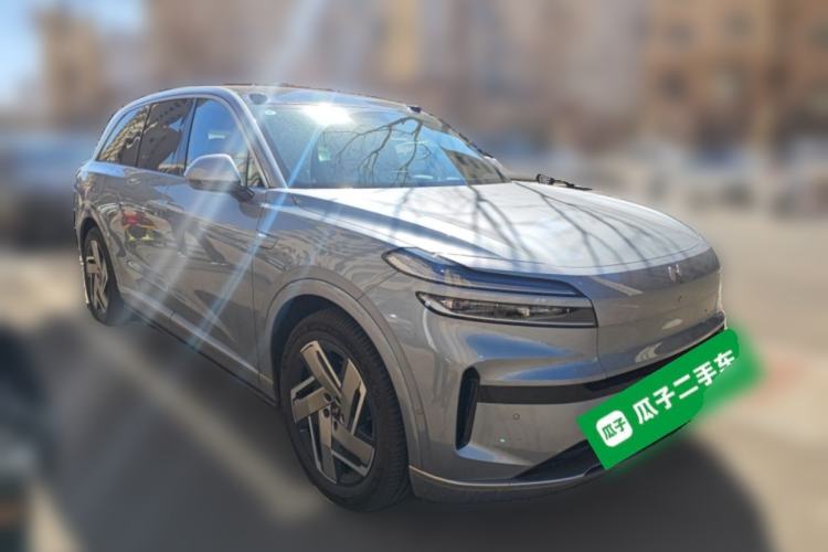 Used ONVO Luxeed L90 2025 Model—Max Six-Seater Version Front Right 45 Deg