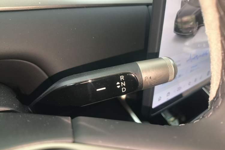 Used ONVO Luxeed L90 2025 Model—Max Six-Seater Version Gear Lever