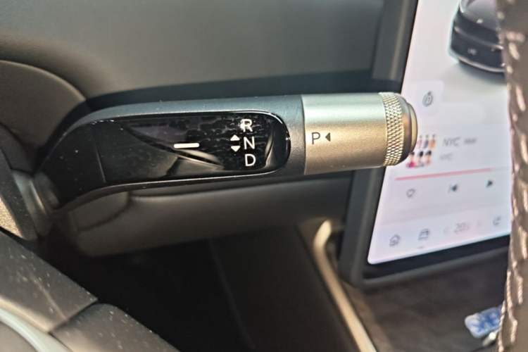 Used ONVO Luxeed L90 2025 Model—Max Six-Seater Version Gear Lever