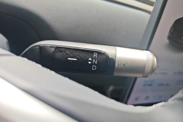 Used ONVO Luxeed L90 2025 Model—Max Six-Seater Version Gear Lever